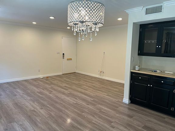 3rd image of 10856 Morrison St APT 4