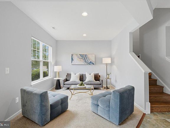3rd image of 44025 Eastgate View Dr
