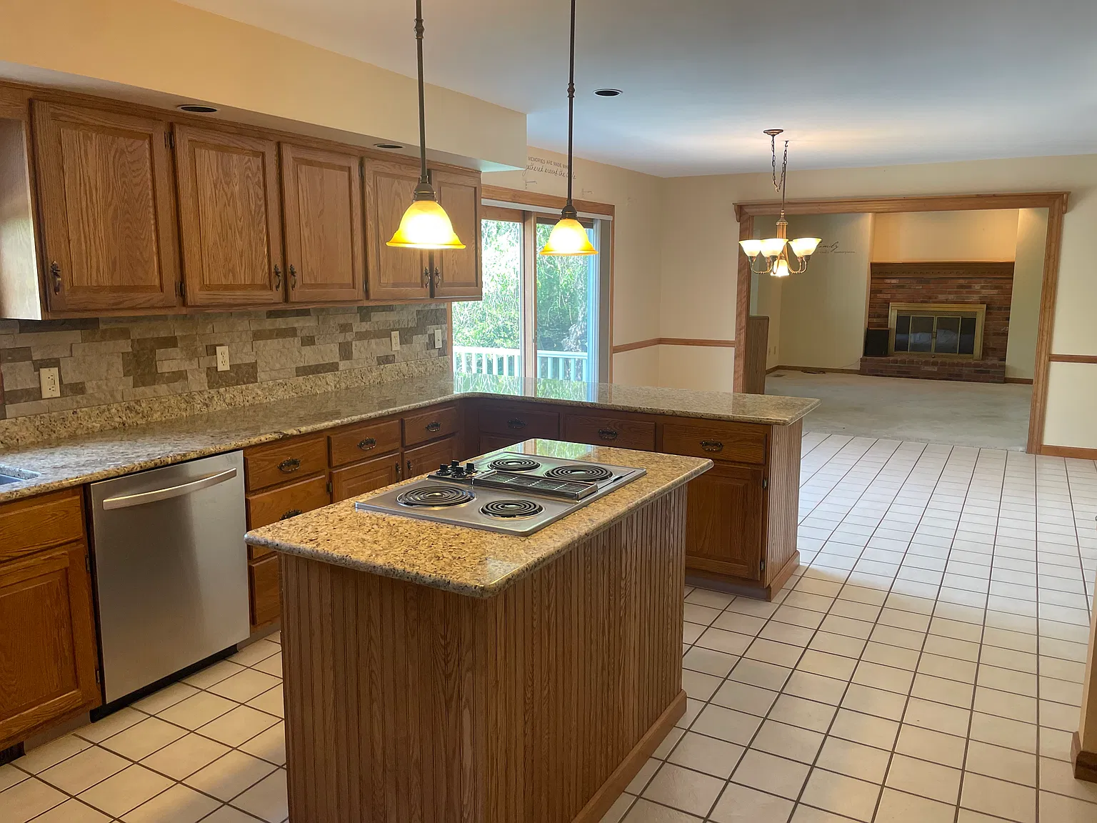 4 bed, 2.5 bath, 3284 sqft, $4,675 — Photo 3