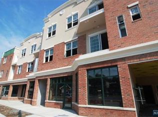 55 Emerson Plz E APT 205, Emerson, NJ 07630
