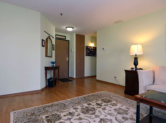 5th image of 110 S Evergreen Ave Unit 5-C