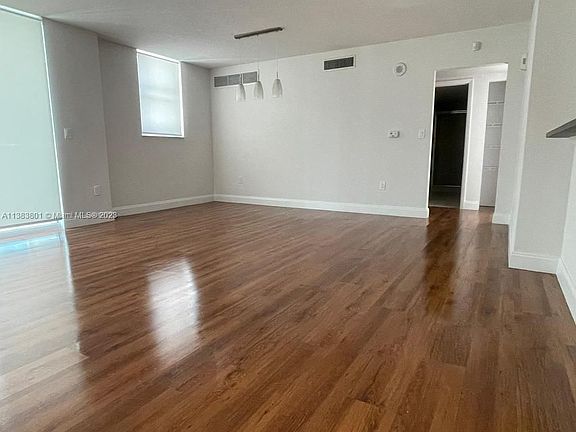 3rd image of 31 SE 5th St APT 1511