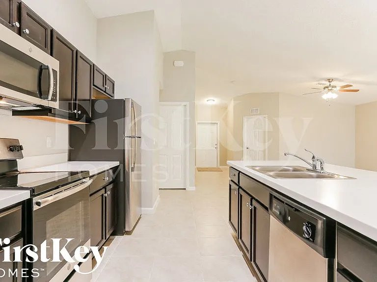 1062 SW Fenway Rd — Photo 4