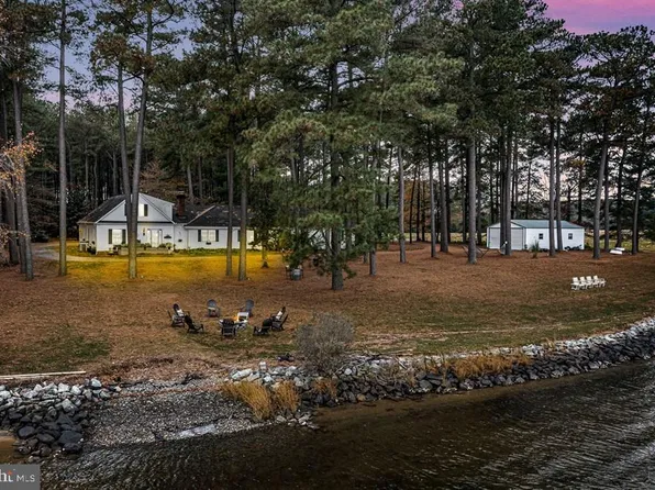 405 Courtney Ln, Callao, VA 22435