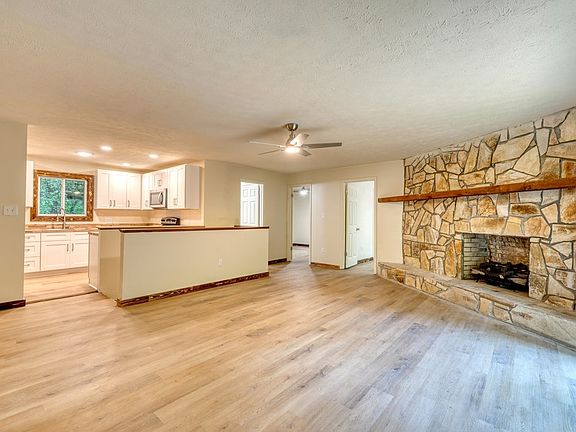 2nd image of 198 Big Rock Dr