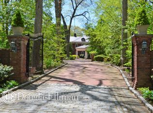 2150 Ironwood Rd, Syosset, NY 11791