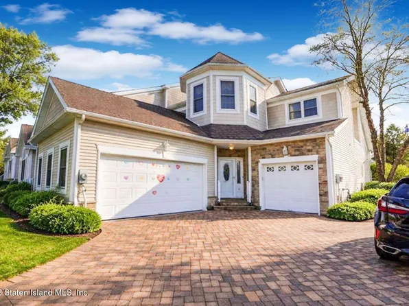 15 Topside Ln, Staten Island, NY 10309