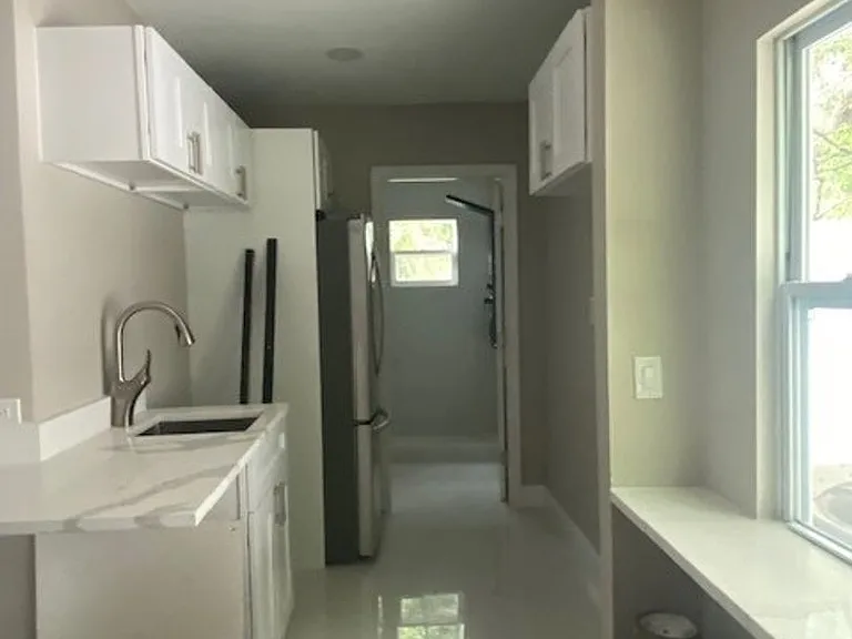 2726 Miami Ter #B — Photo 9