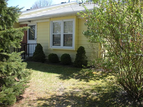 5th image of 5 Alden Court #C