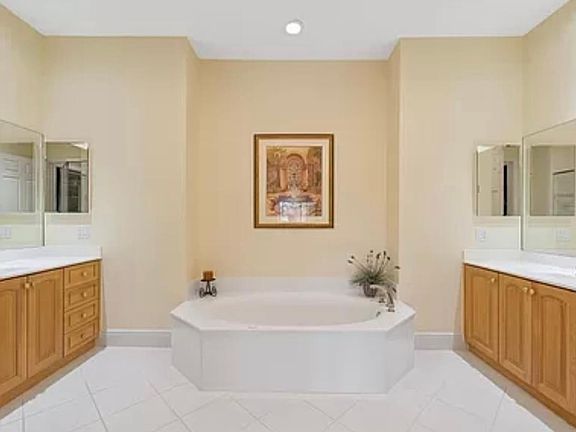 5th image of 3720 Montreux Ln APT 202