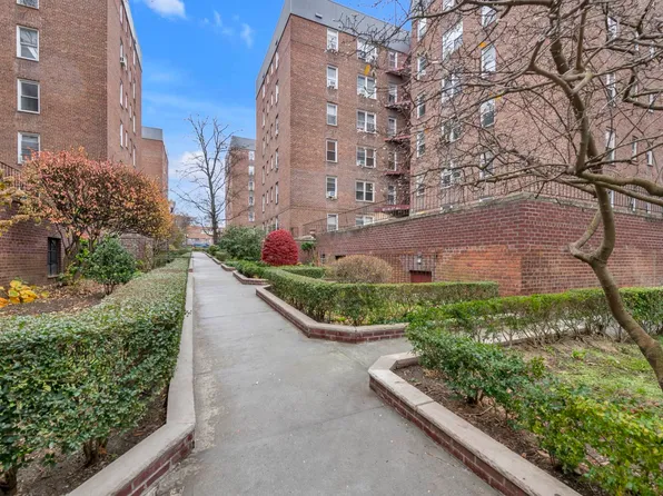 105-25 67th Avenue image 3 of 13