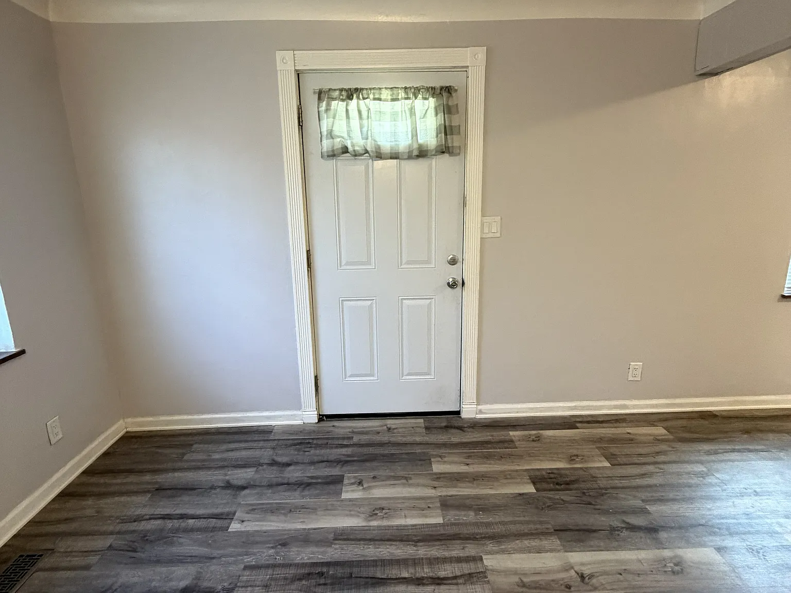 265 Castlewood Ave — Photo 3