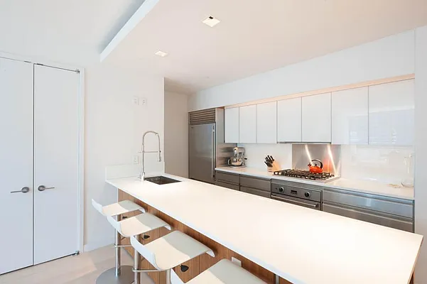 Sold by Leslie J. Garfield | media 24