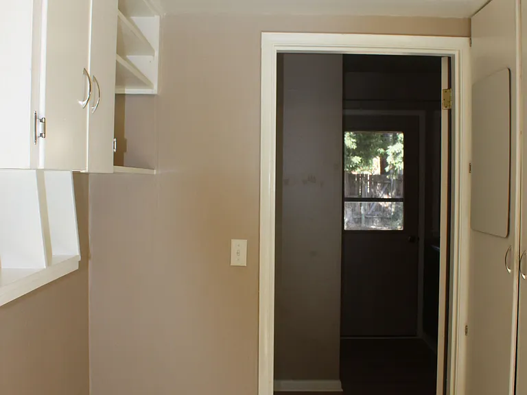 310 Pioneer Dr — Photo 12