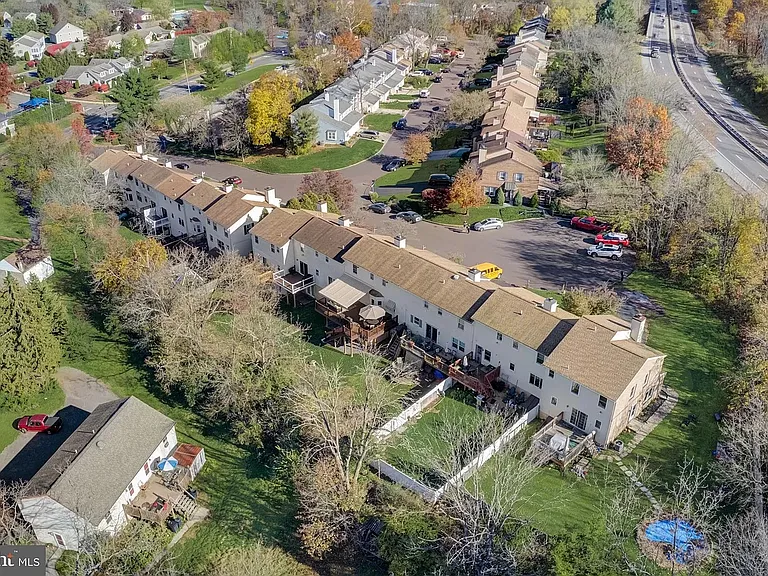 48 Shelly Ln — Photo 6