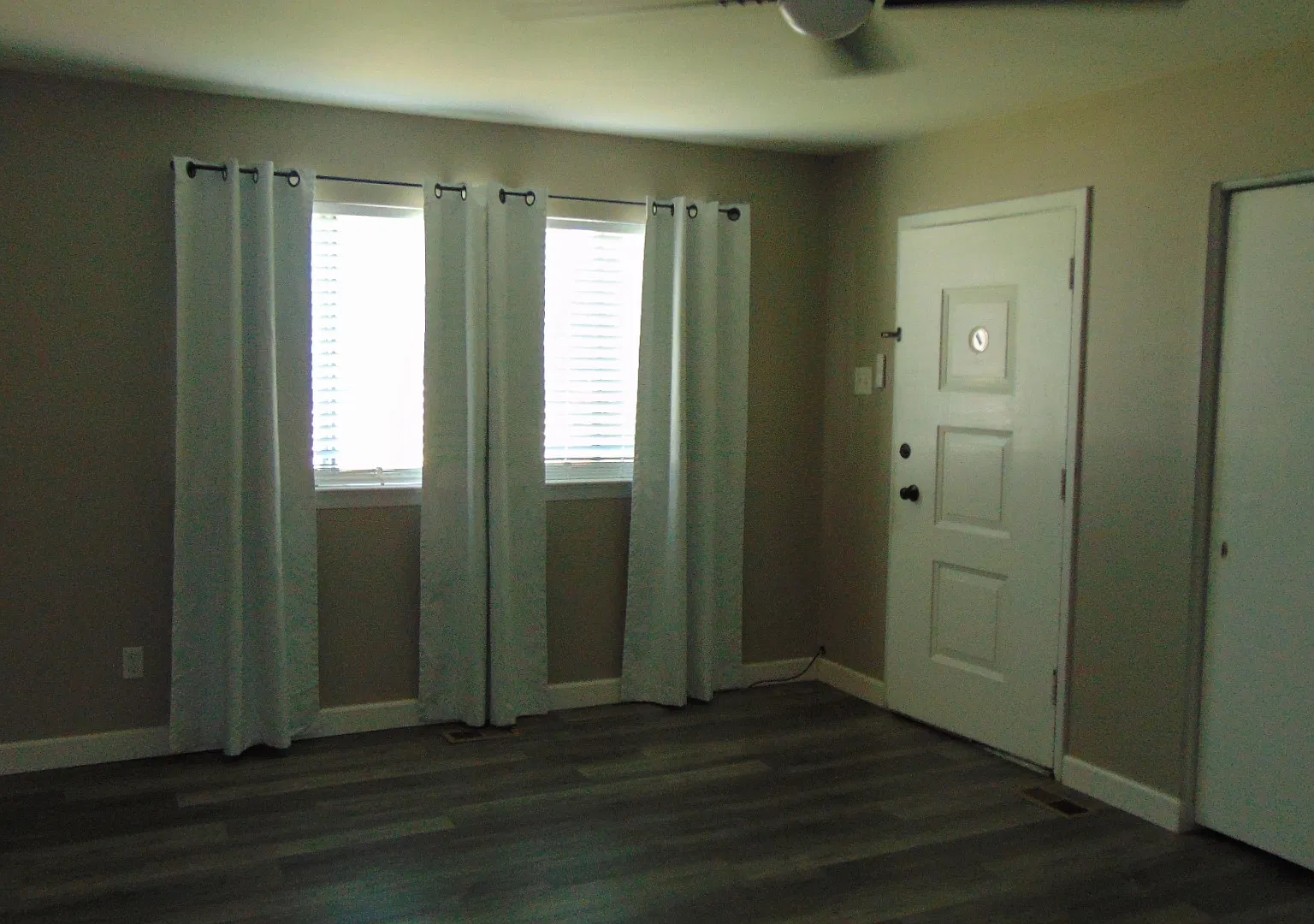 3 bed, 1.5 bath, 1137 sqft, $1,500 — Photo 3
