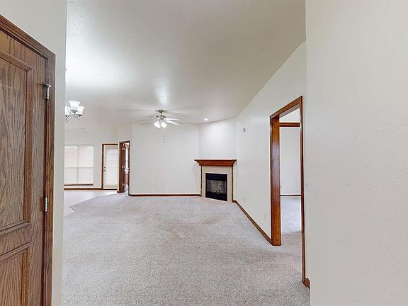 3rd image of 2730 Silvertree Dr