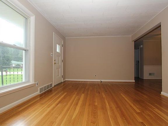 3rd image of 4215 Deepwood Ln
