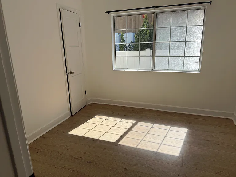4943 Petit Ave — Photo 8