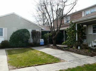 27 Edinboro Cir, Chalfont, PA 18914