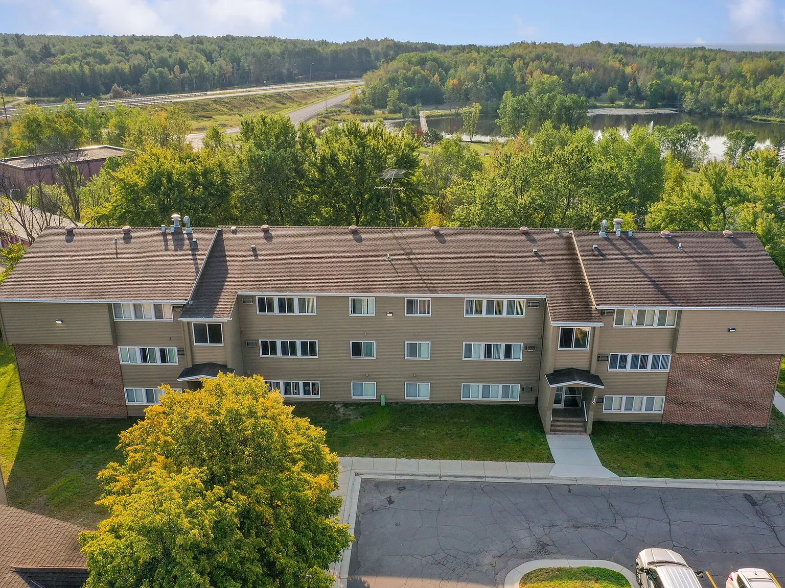 Eastview Apartments — Photo 1