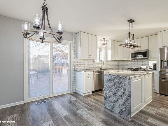 3rd image of 260 Bridlewood Cir