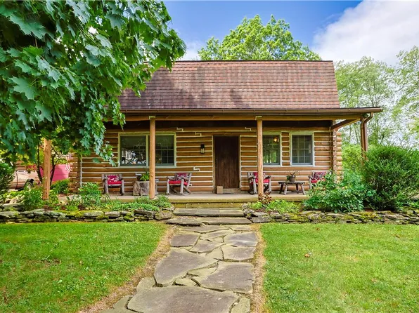 5712 Paradise Rd N, Slatington, PA 18080