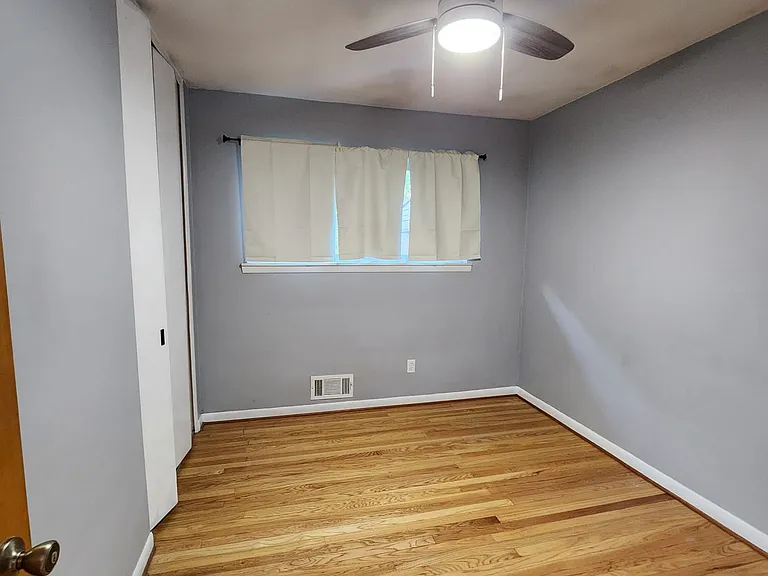 1704 Rowland Ave — Photo 9