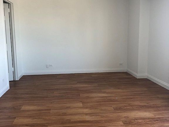 4th image of 747 10th Ave APT 31I