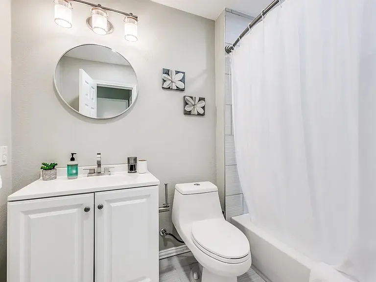 2519 Highwood Dr — Photo 2