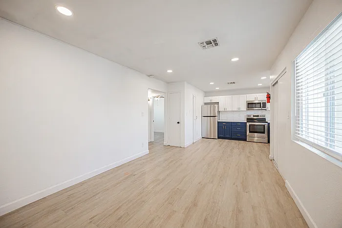 719 N 12th Ave #4 — Photo 5