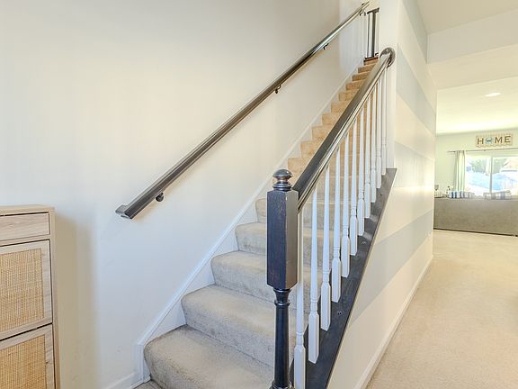 3rd image of 603 Ravenwood Dr