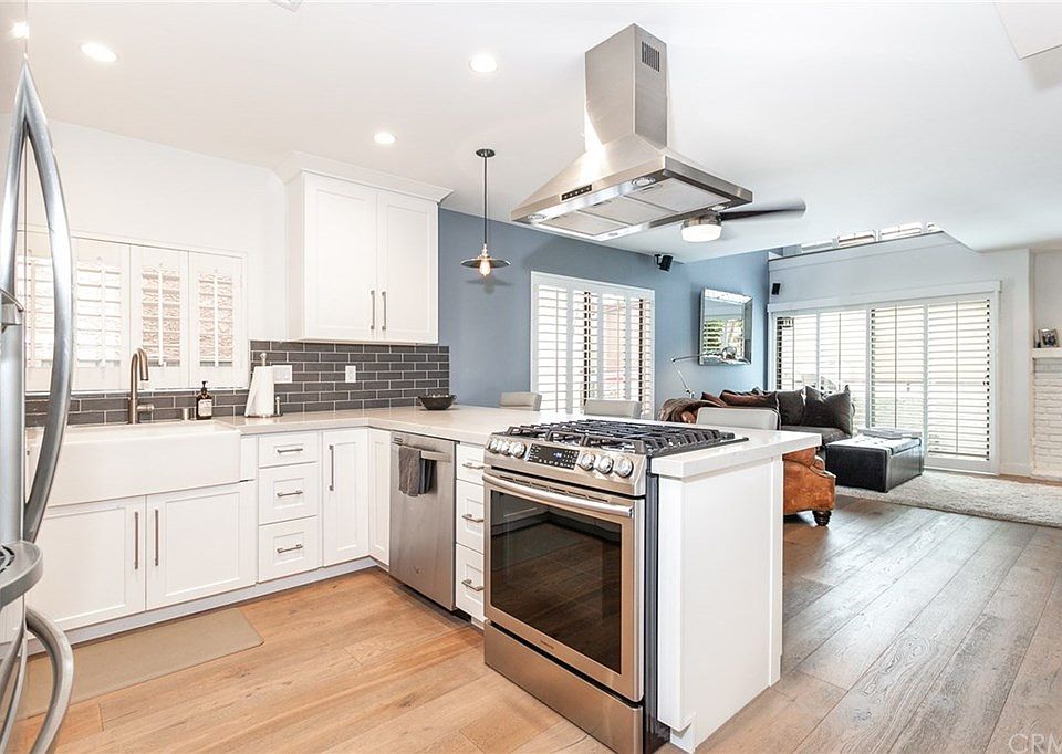 1st image of 10926 Bluffside Dr Unit 29