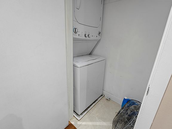 5th image of 9645 S Harlem Ave APT 1H
