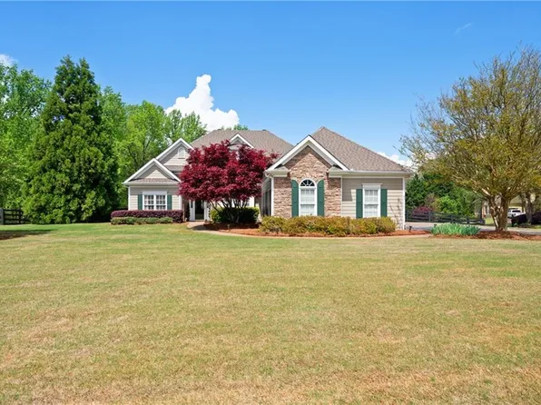 8665 Stone River Dr, Gainesville, GA 30506