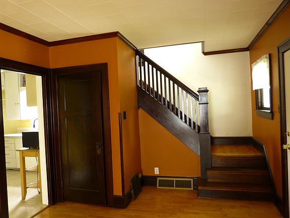2nd image of 42 Algoma St