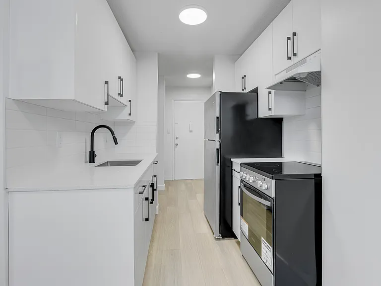 10707 106th St NW — Photo 9