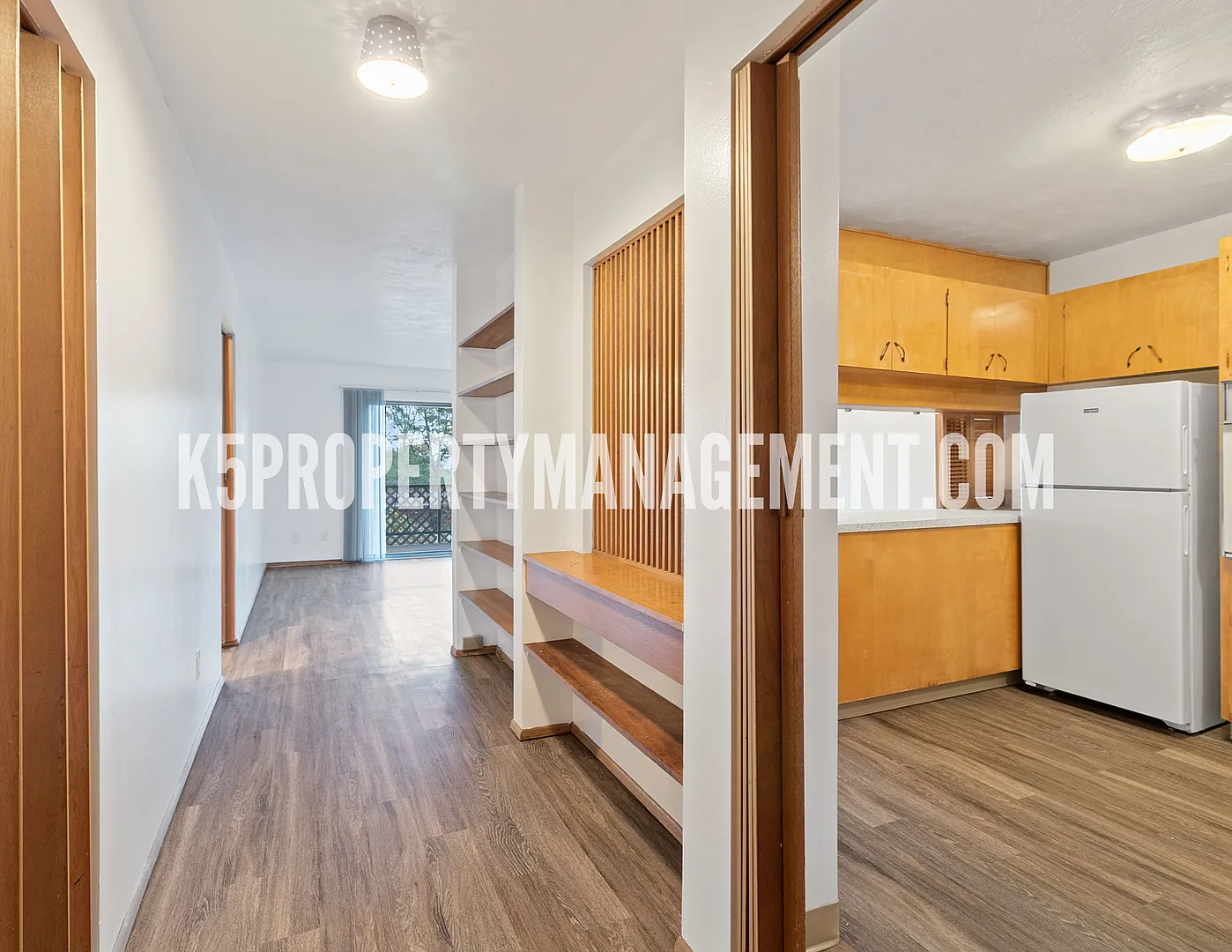 Town and Country Apartments — Photo 3