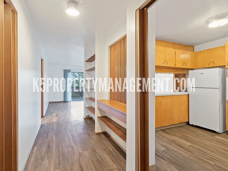 Town and Country Apartments — Photo 2