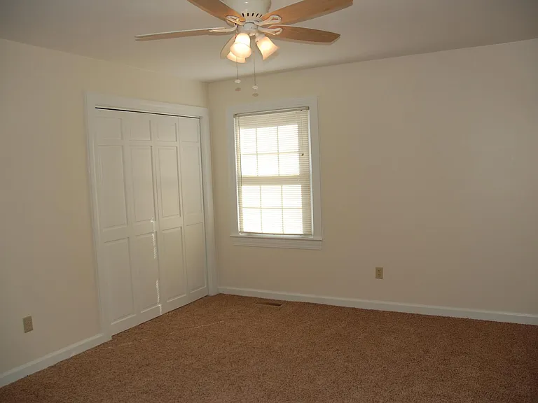 104 Dorchester Ln — Photo 12