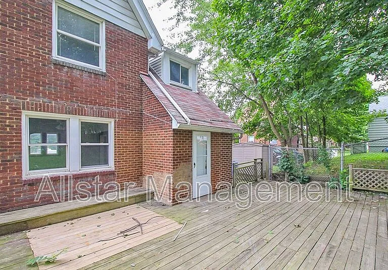 1562 Huguelet St — Photo 31
