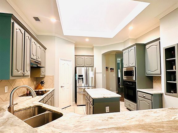 2nd image of 5851 Lorenzo Dr