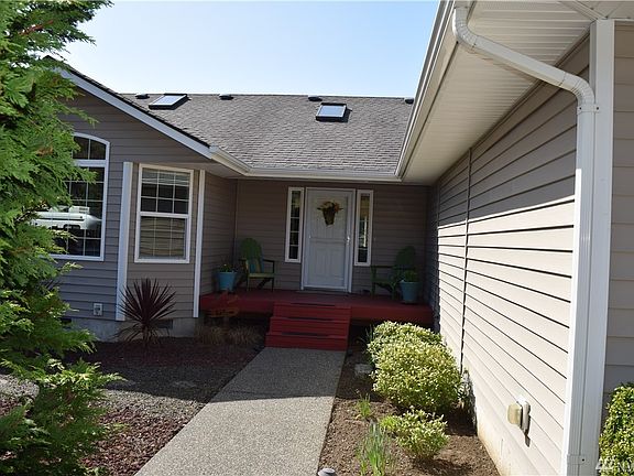 4th image of 207 Duck Lake Dr NE