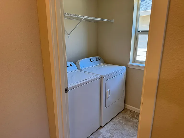 3008 NE 74th St — Photo 11