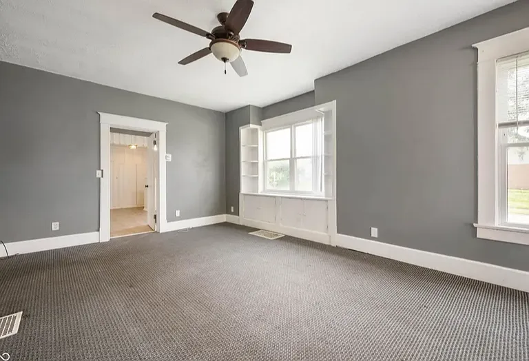 100 N Calvert Ave — Photo 2