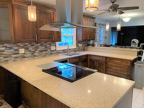 4th image of 1084 Lawndale Dr