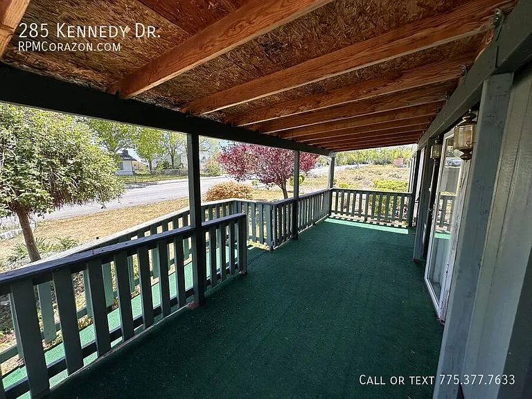 285 Kennedy Dr — Photo 3