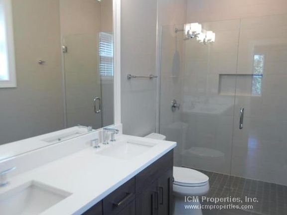 5th image of 878 W Lill Ave #3L