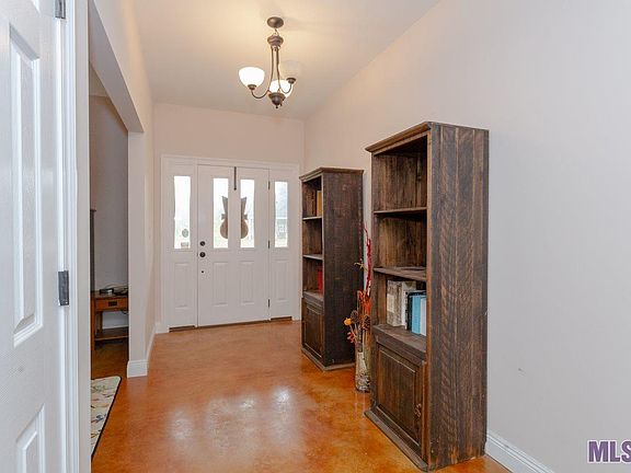 5th image of 730 Brantford Dr