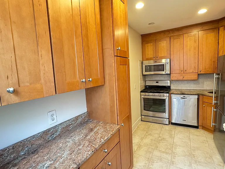 240 Kelton St #7 — Photo 3